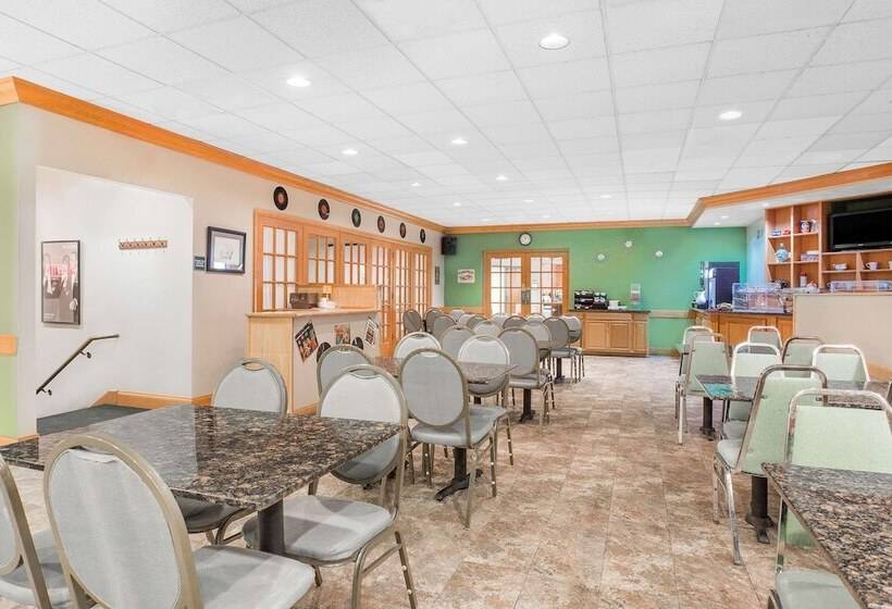酒店 Ramada By Wyndham Waupaca