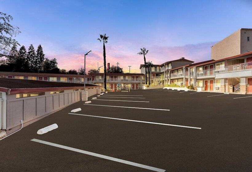 فندق Red Roof Inn Redding