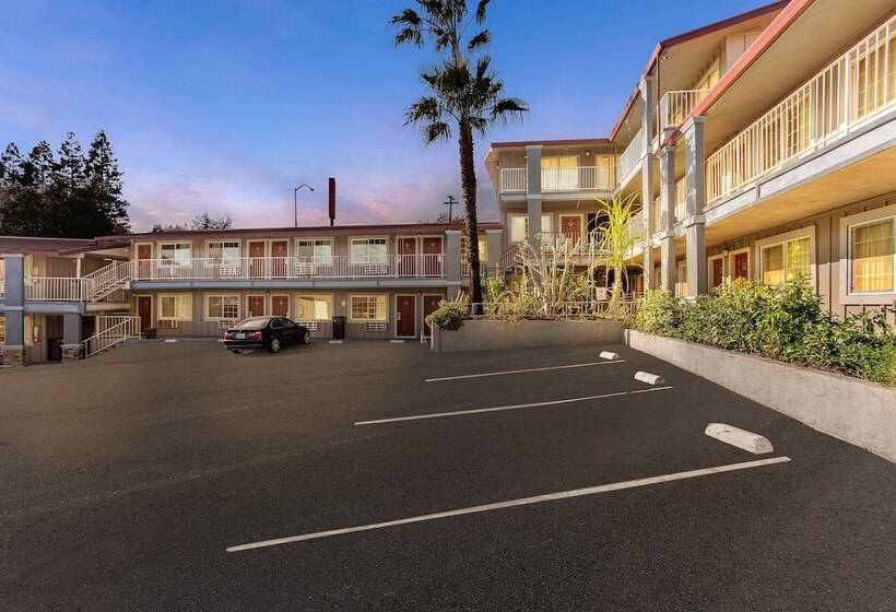 فندق Red Roof Inn Redding