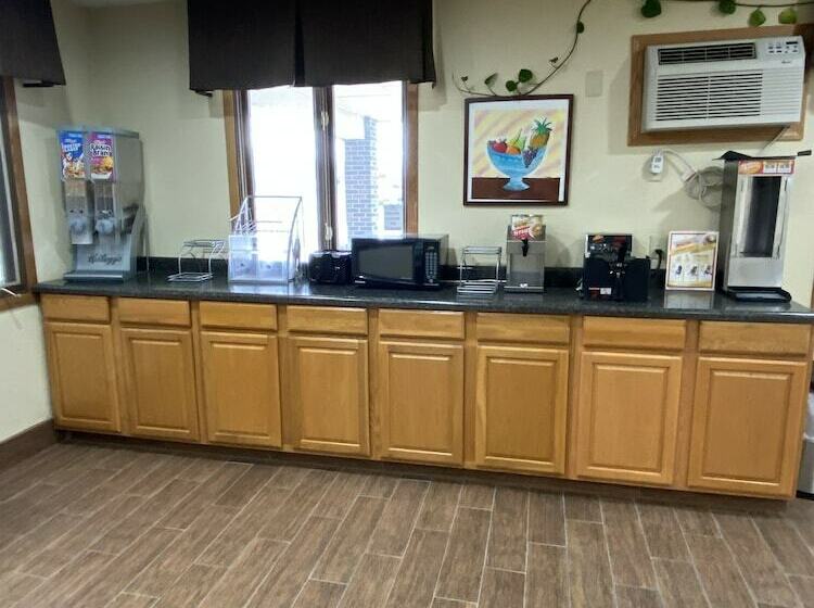 فندق Relax Inn And Suites