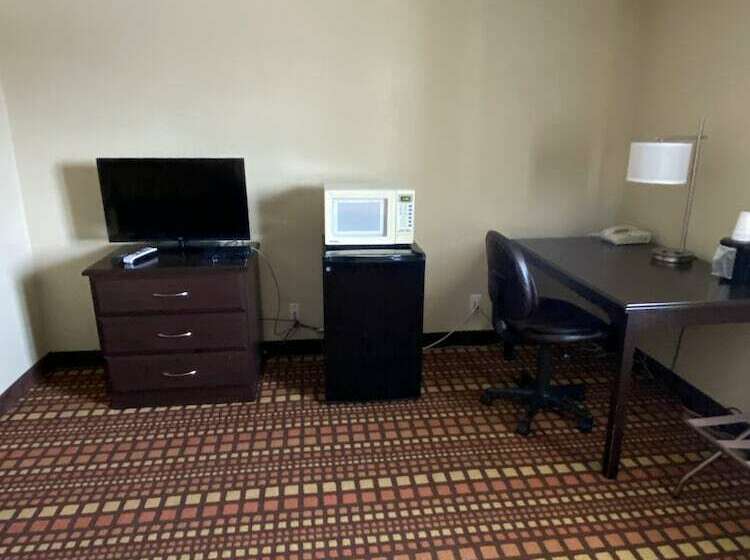 فندق Relax Inn And Suites