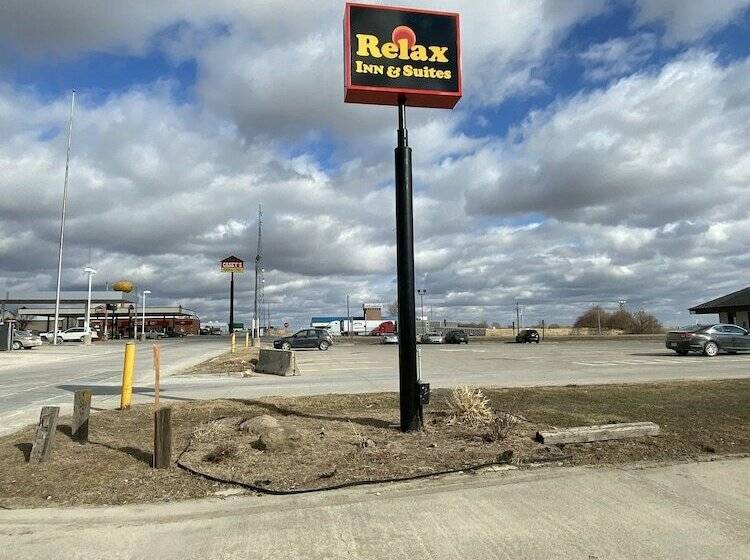 فندق Relax Inn And Suites