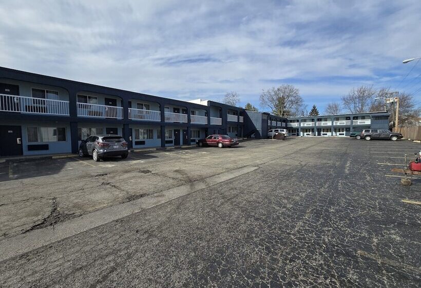 فندق Richmond Inn & Suites