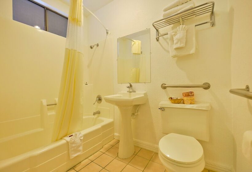 酒店 Rodeway Inn Fallbrook Downtown