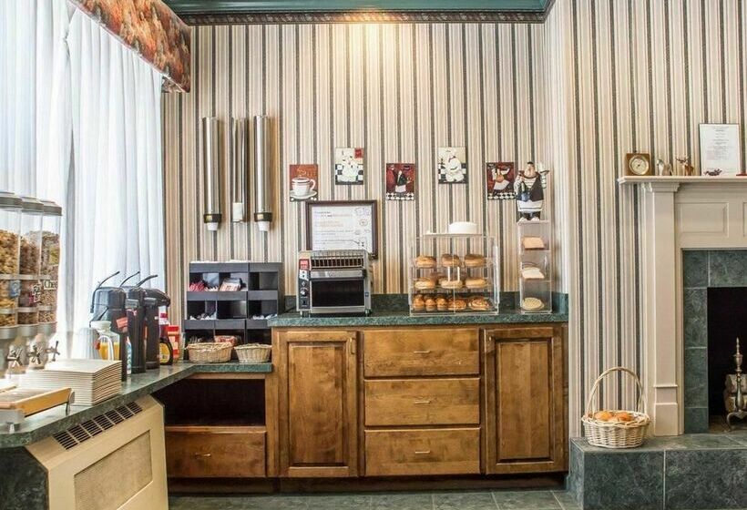 Отель Rodeway Inn Marshall Manor