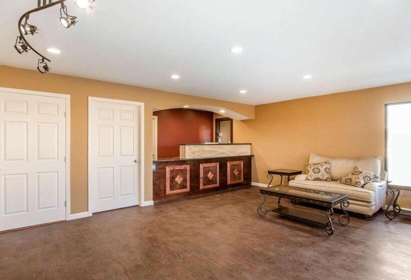 فندق Rodeway Inn & Suites