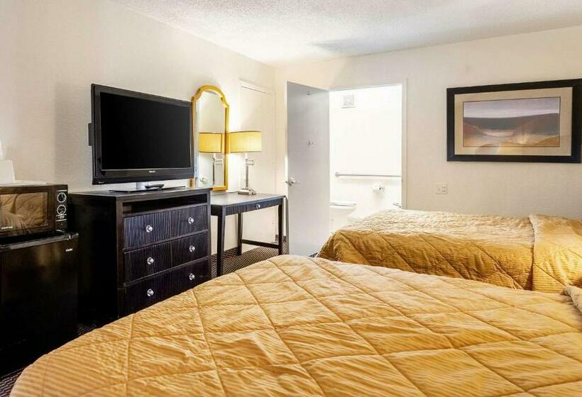 호텔 Rodeway Inn & Suites