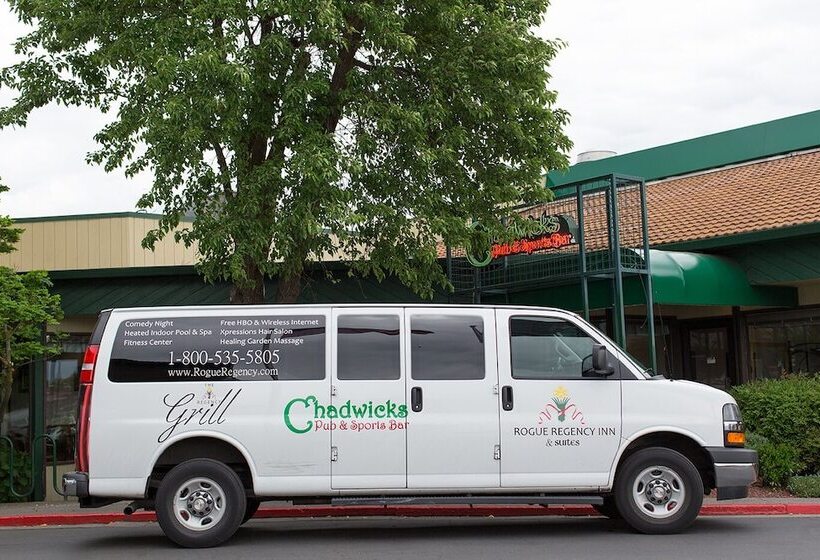 هتل Rogue Regency Inn & Suites