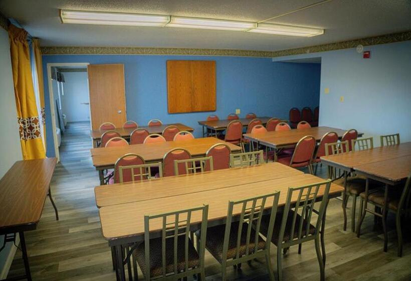 Отель Royal Inn & Suites