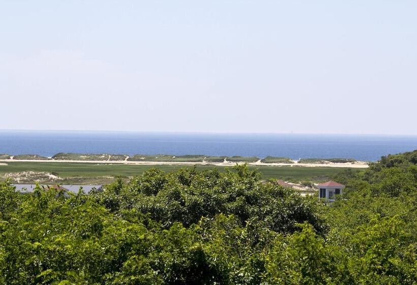 هتل The Seaglass Inn & Spa