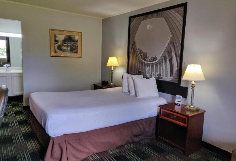 فندق Sprucewood Inn