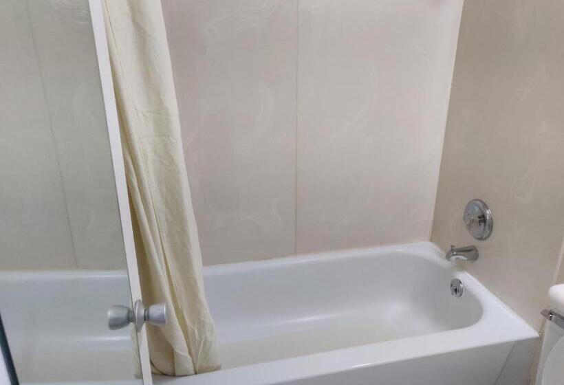 فندق Sprucewood Inn