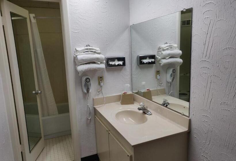 فندق Sprucewood Inn