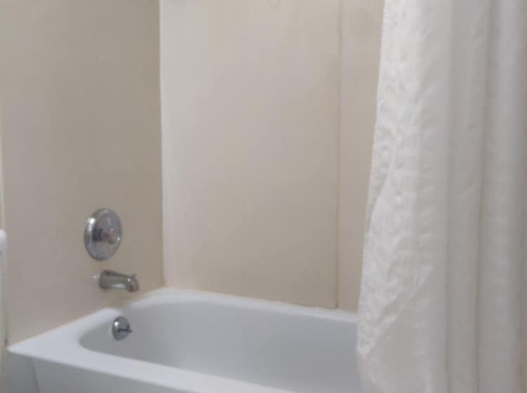 فندق Sprucewood Inn