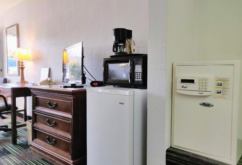 فندق Sprucewood Inn