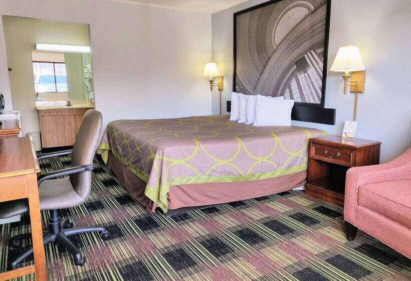 فندق Sprucewood Inn