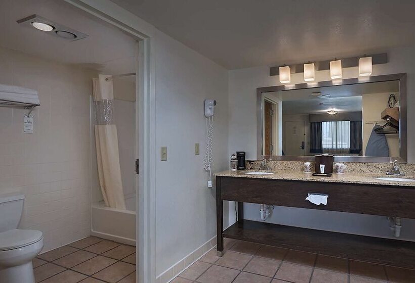 فندق Stevens Inn A Howard Johnson By Wyndham