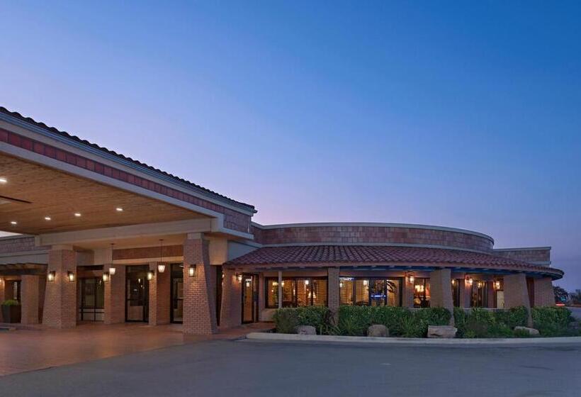 هتل Stevens Inn A Howard Johnson By Wyndham