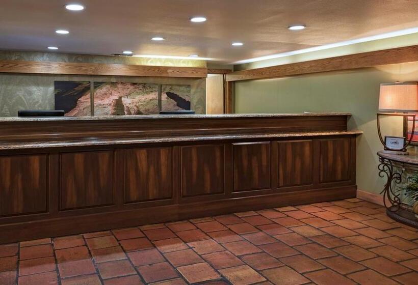 هتل Stevens Inn A Howard Johnson By Wyndham