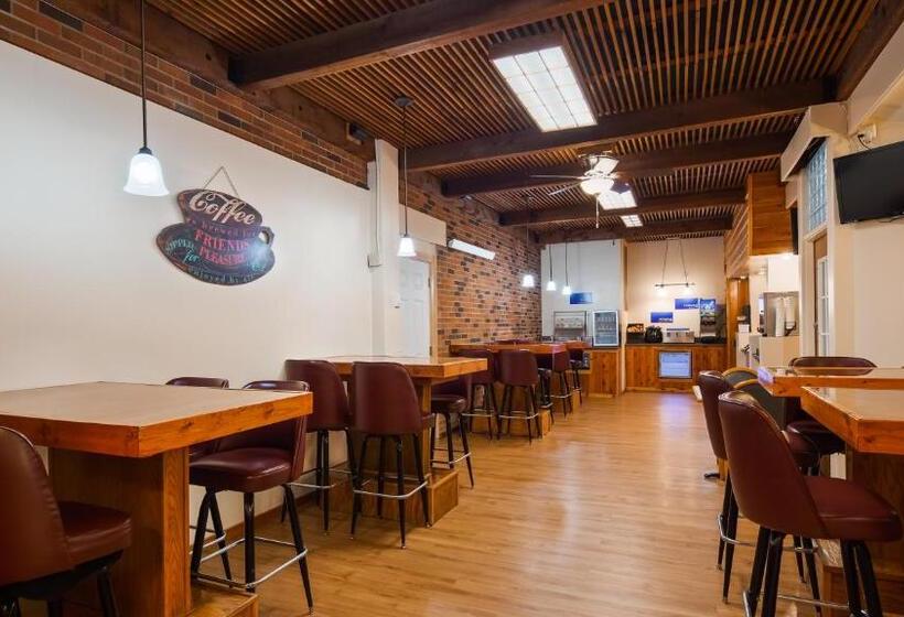 Отель Sturgis Lodge And Suites