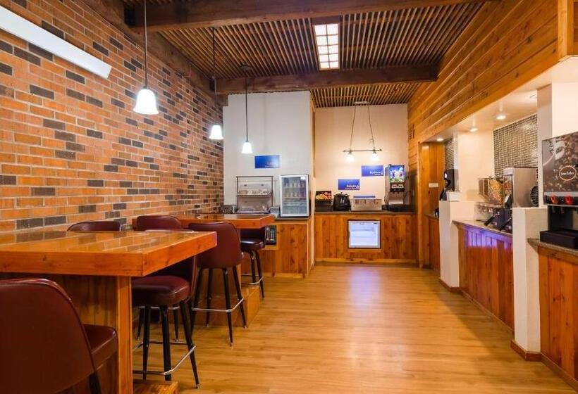 Отель Sturgis Lodge And Suites