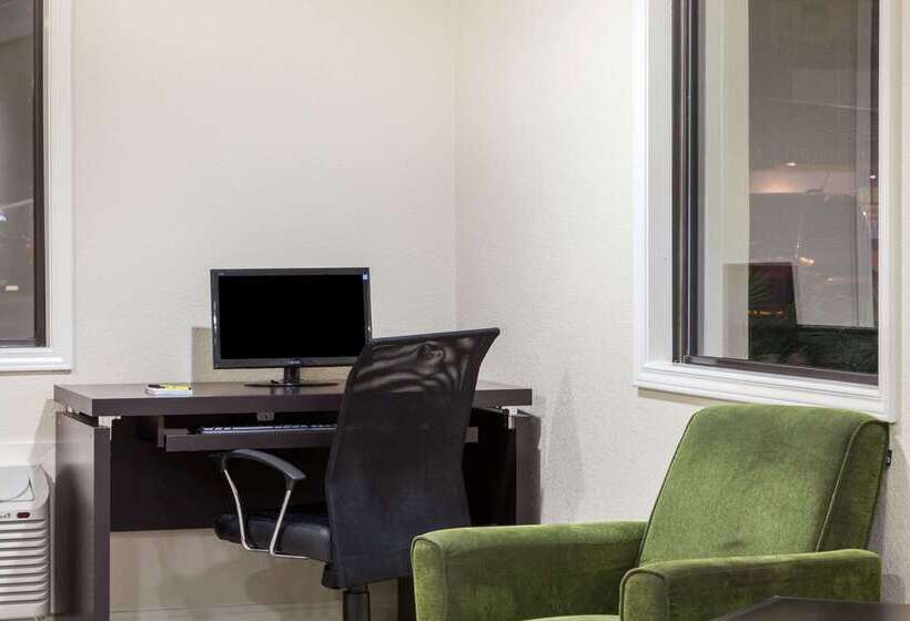 فندق Super 8 By Wyndham Buffalo