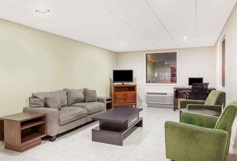 فندق Super 8 By Wyndham Buffalo