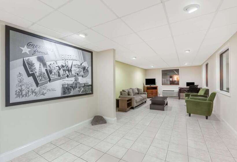 فندق Super 8 By Wyndham Buffalo