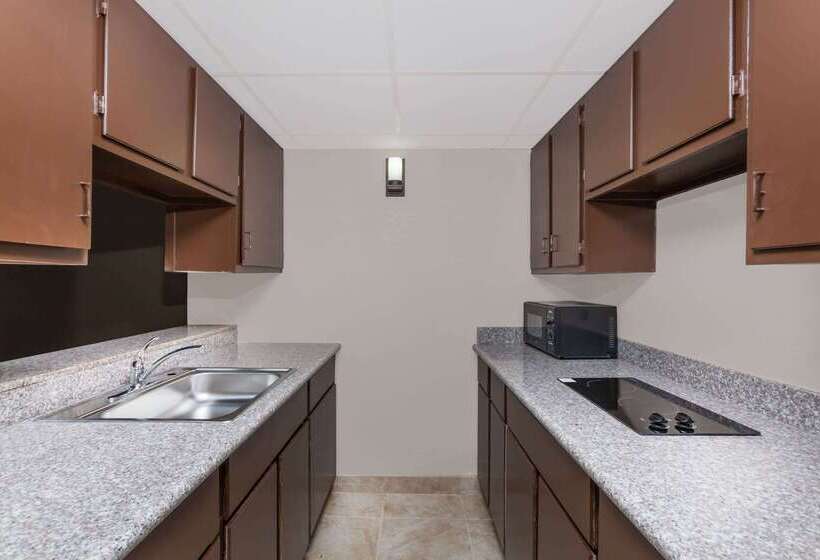 فندق Super 8 By Wyndham Buffalo