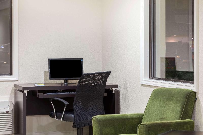 فندق Super 8 By Wyndham Buffalo