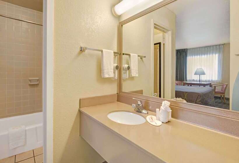 ホテル Super 8 By Wyndham El Paso Airport