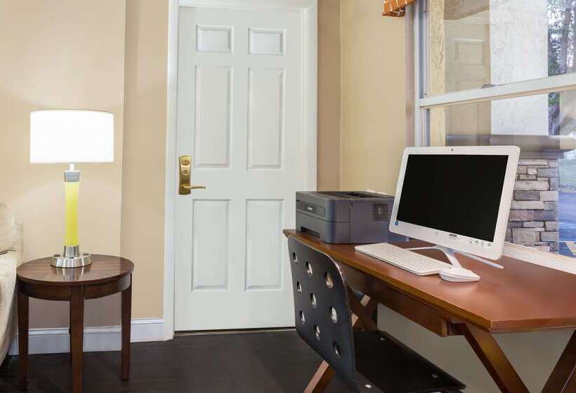 فندق Super 8 By Wyndham Ellenton Bradenton Area