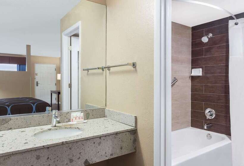 فندق Super 8 By Wyndham Ellenton Bradenton Area