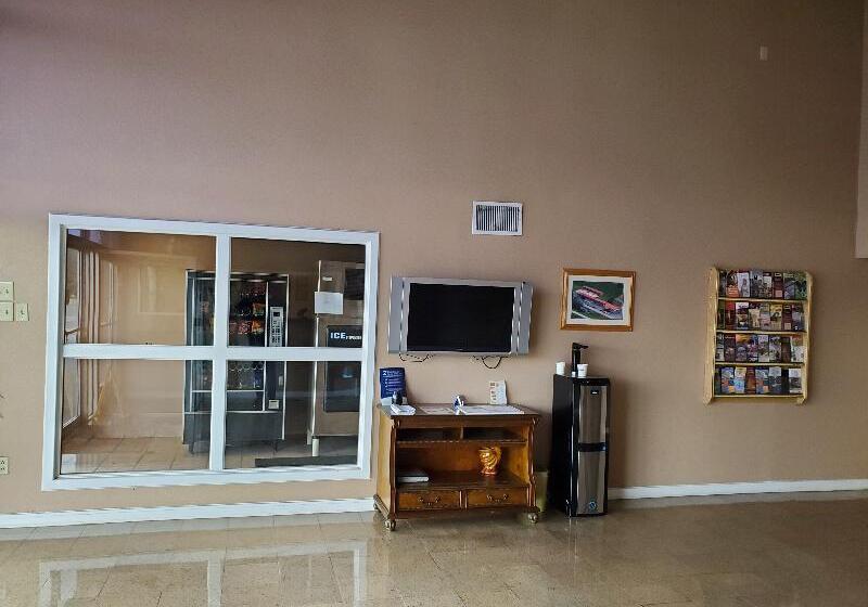 هتل Super 8 By Wyndham Little Rock/north/airport