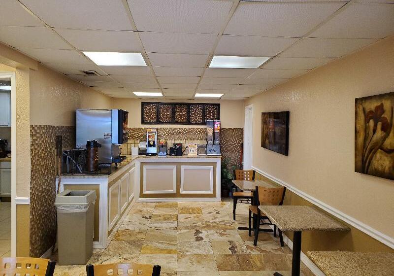 هتل Super 8 By Wyndham Little Rock/north/airport