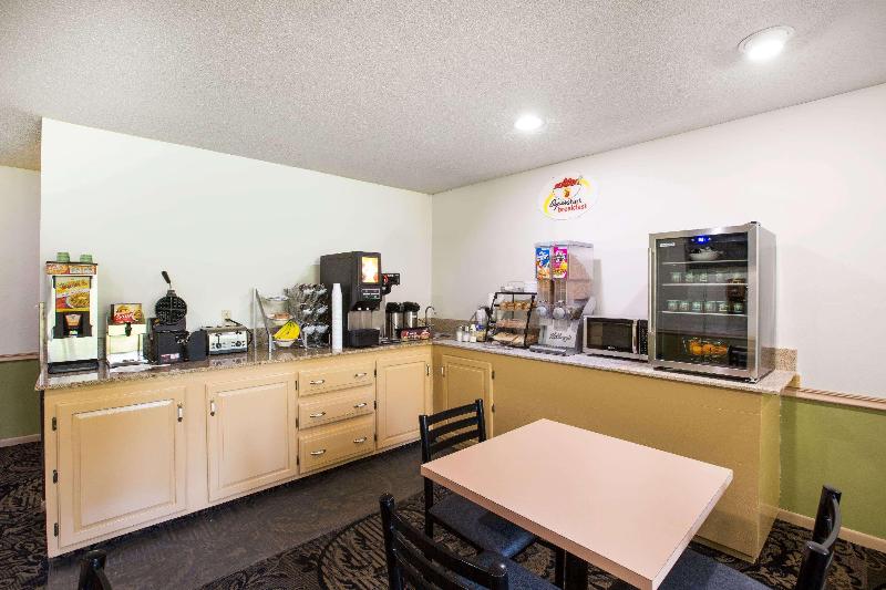 호텔 Super 8 By Wyndham Williams