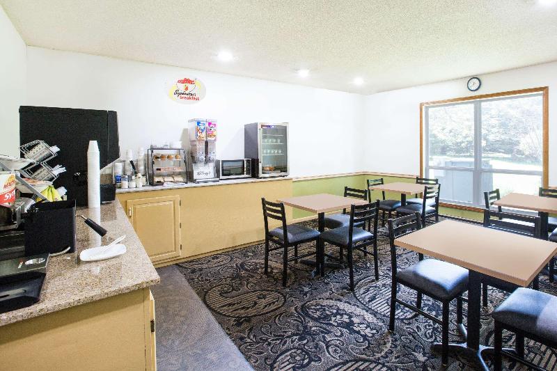 호텔 Super 8 By Wyndham Williams