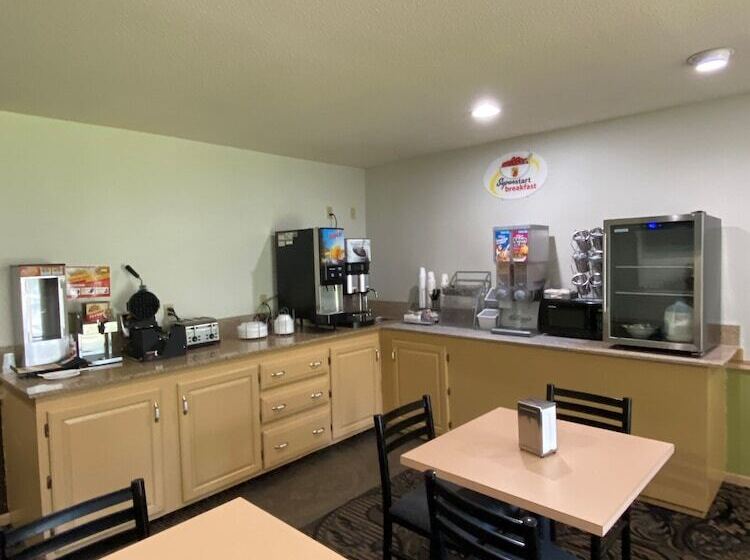 호텔 Super 8 By Wyndham Williams