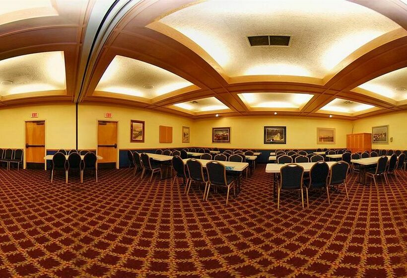 فندق Super 8 Oceanside Marty's Valley Inn