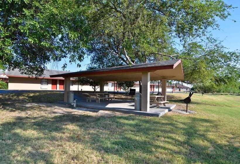 Surestay Hotel By Best Western Zapata