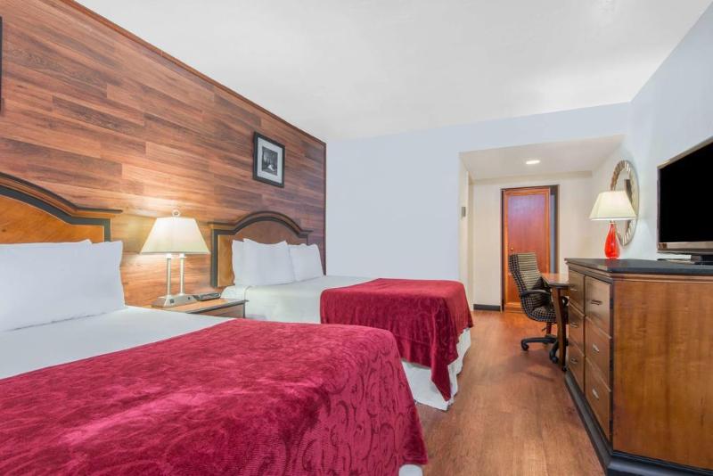 בית מלון כפרי The Days Inn University