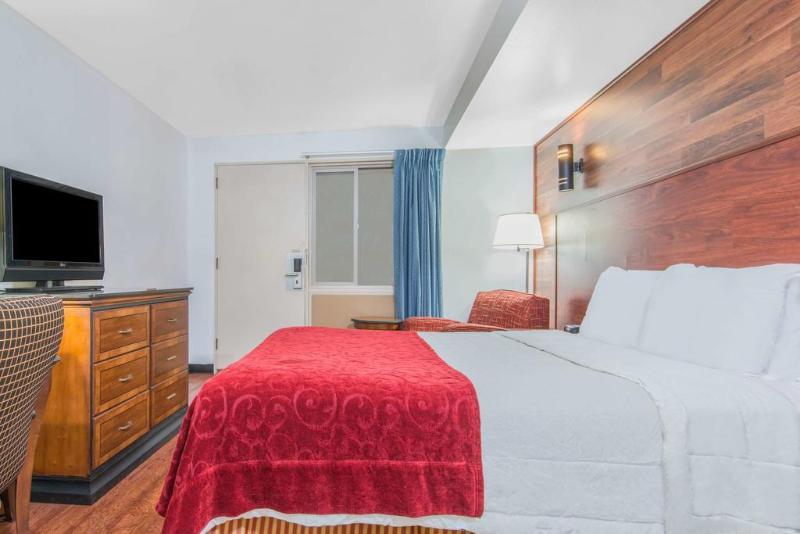 בית מלון כפרי The Days Inn University