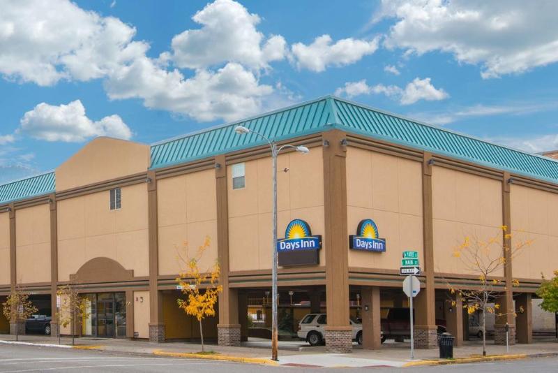 בית מלון כפרי The Days Inn University