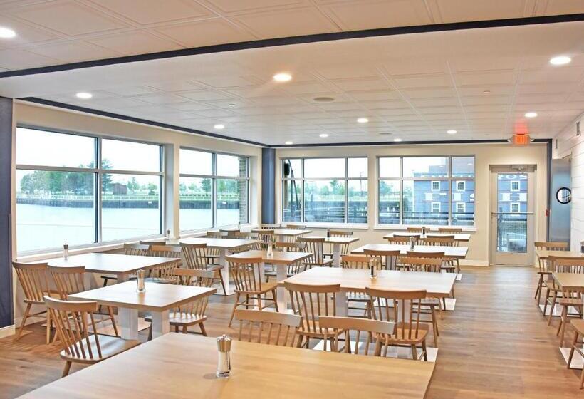 The Harborview, Ascend Hotel Collection