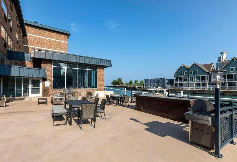 The Harborview, Ascend Hotel Collection