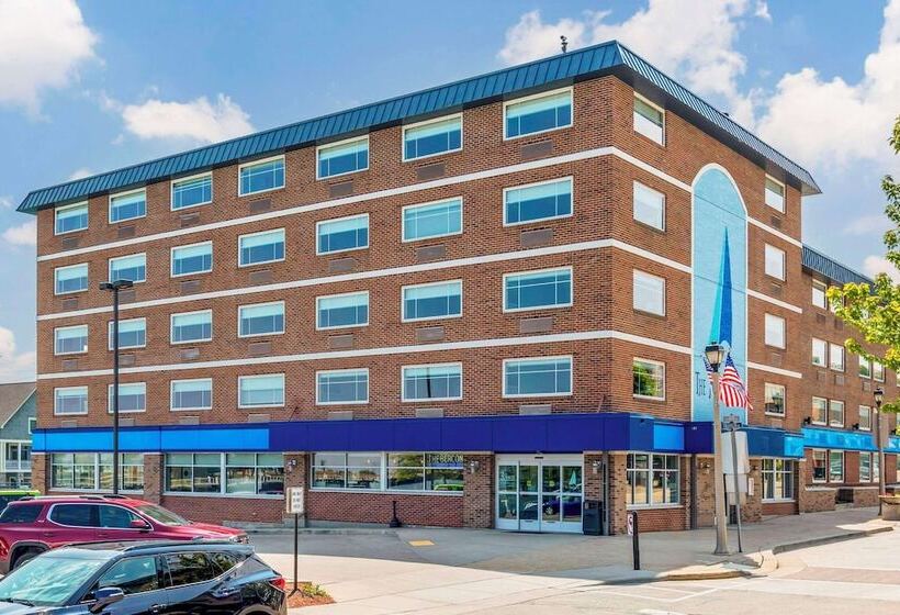 The Harborview, Ascend Hotel Collection