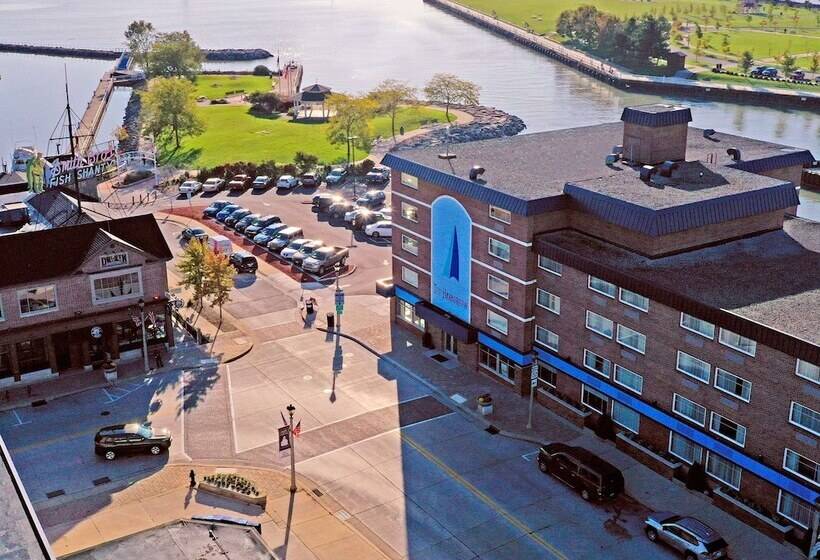 The Harborview, Ascend Hotel Collection