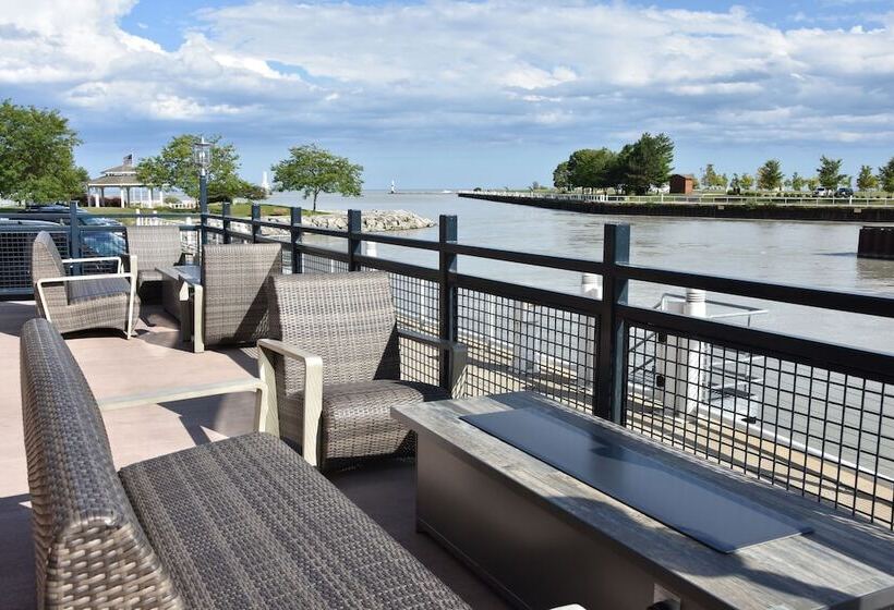 The Harborview, Ascend Hotel Collection