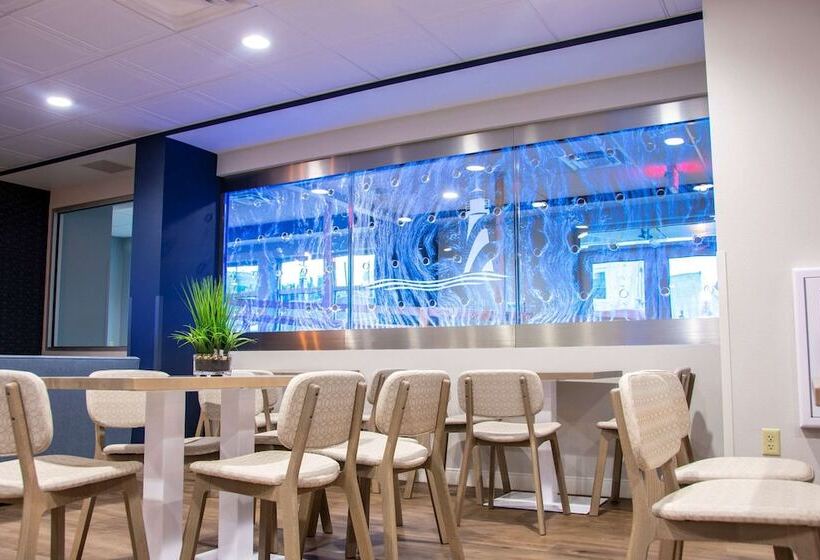 The Harborview, Ascend Hotel Collection