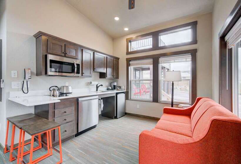 The Ridgeline Hotel At Yellowstone, Ascend Hotel Collection